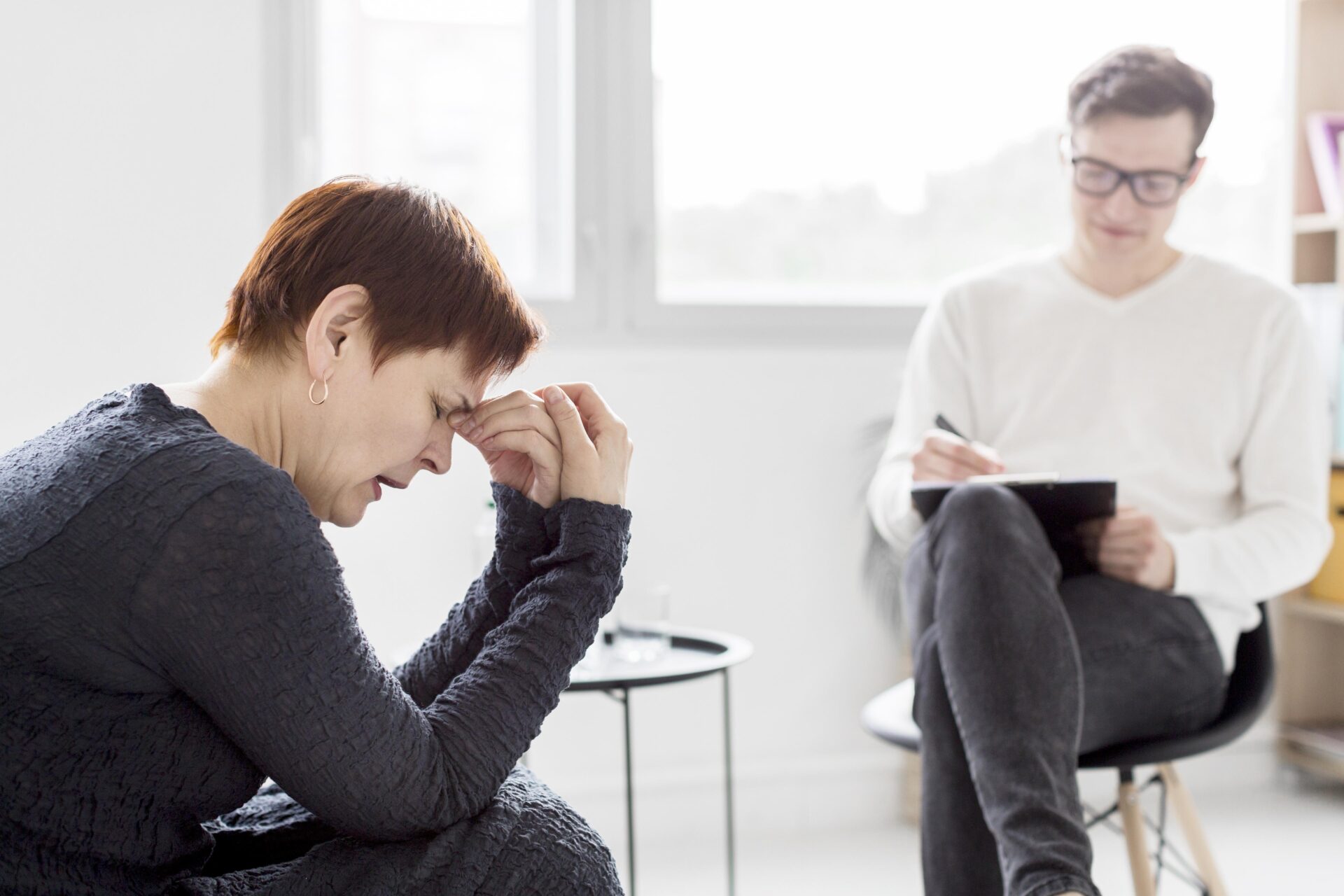 front-view-psychologist-consulting-patient (1)