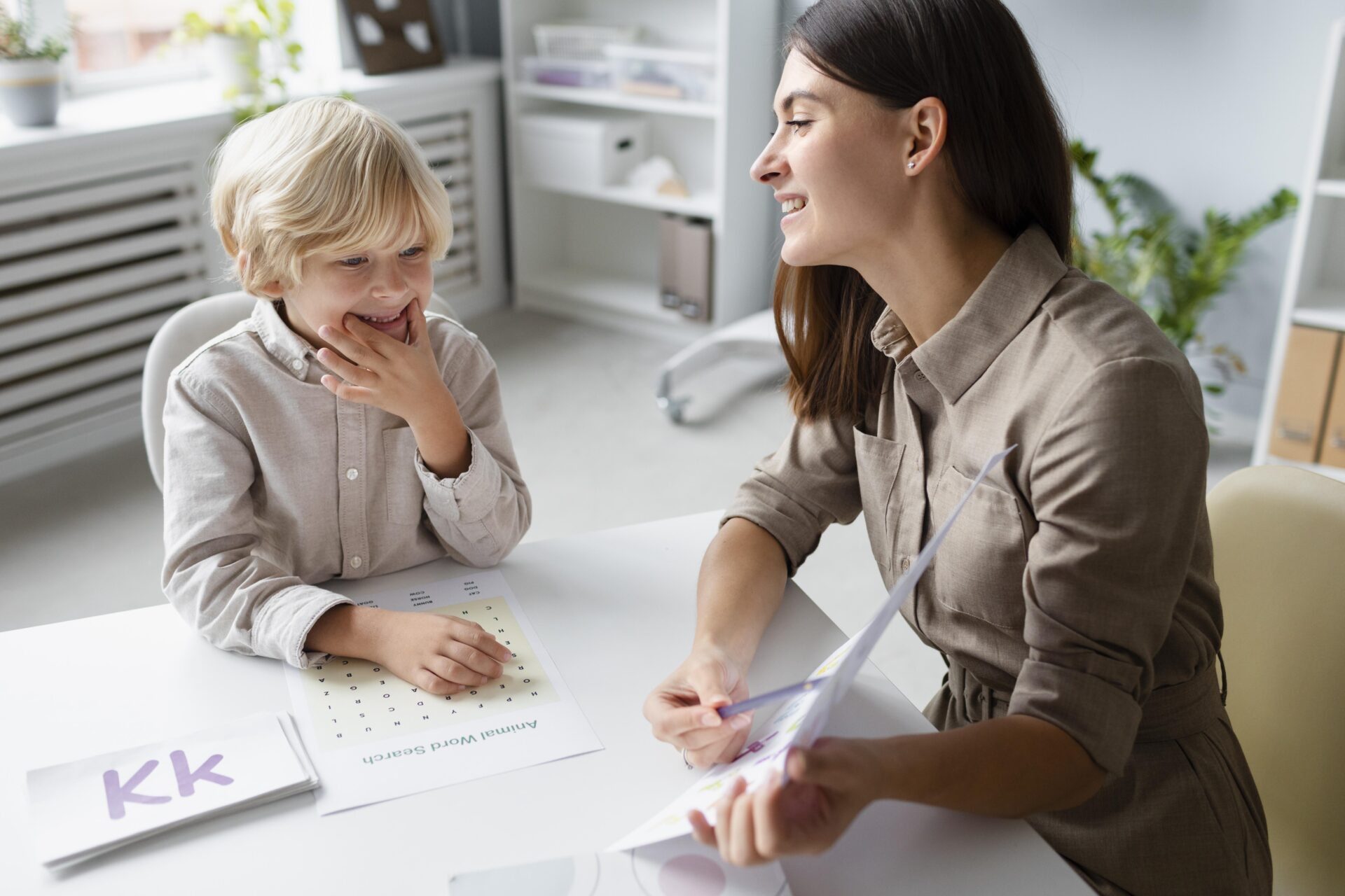 woman-doing-speech-therapy-with-little-blonde-boy